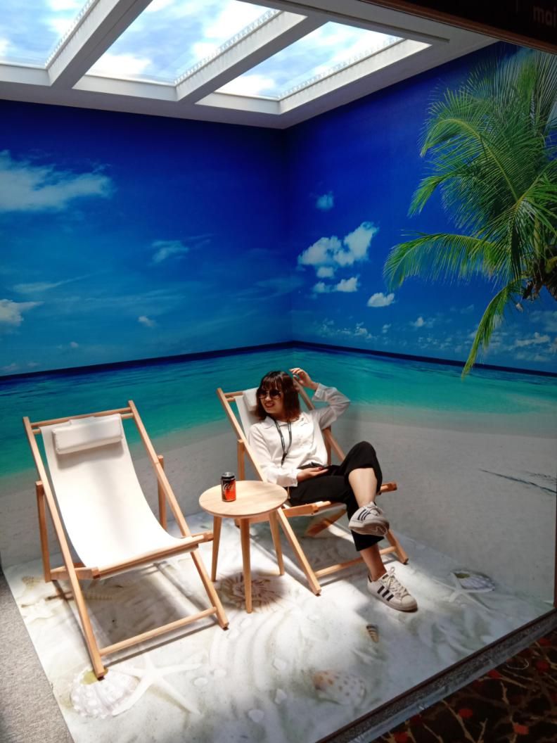 Static cloud skylight above an immersive beach-themed relaxation lounge, used to showcase how daylight and scenery combine to support relaxation and mood.